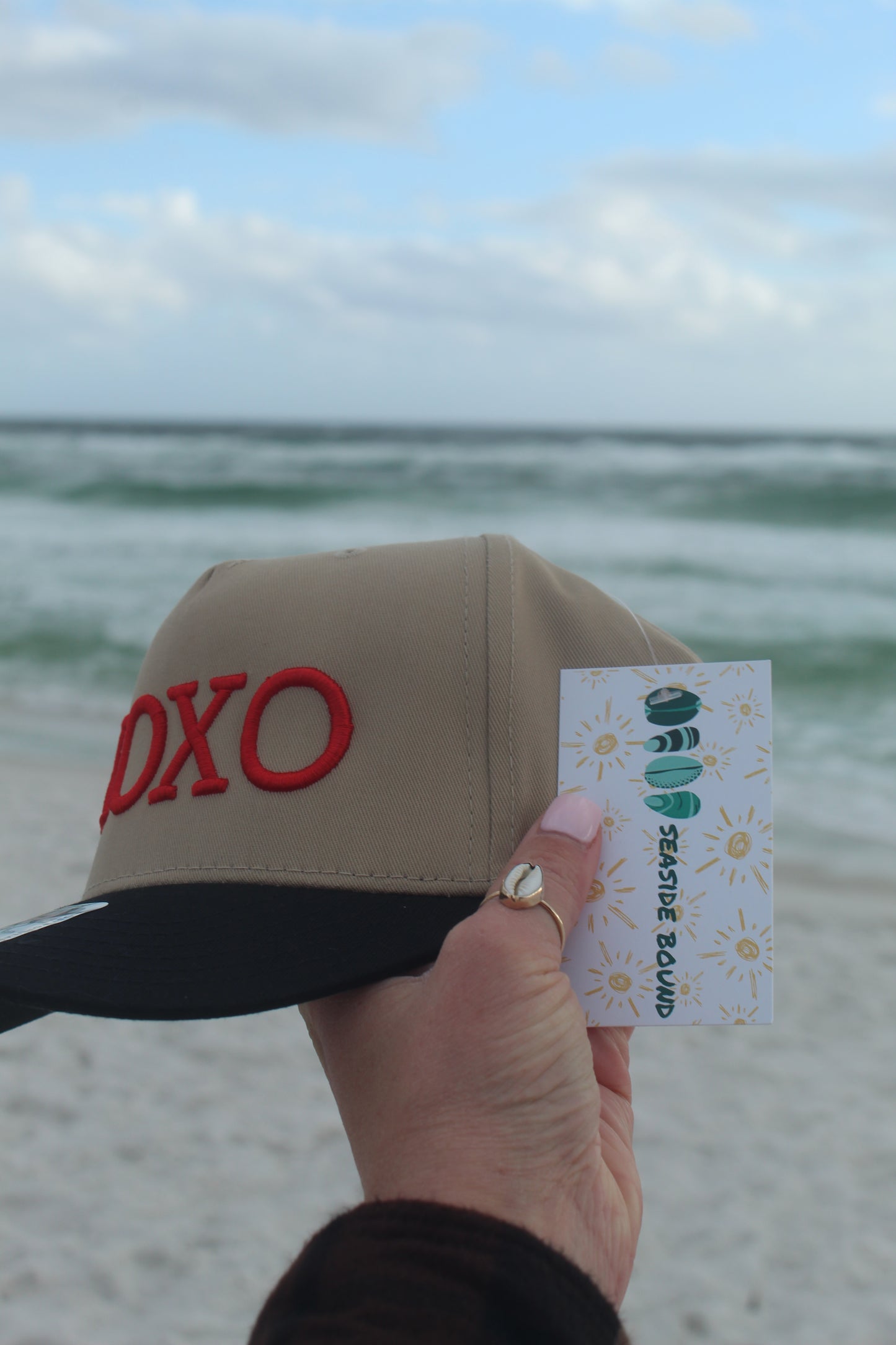 red "XOXO" puff embroidery two-tone canvas Otto 5 panel hat