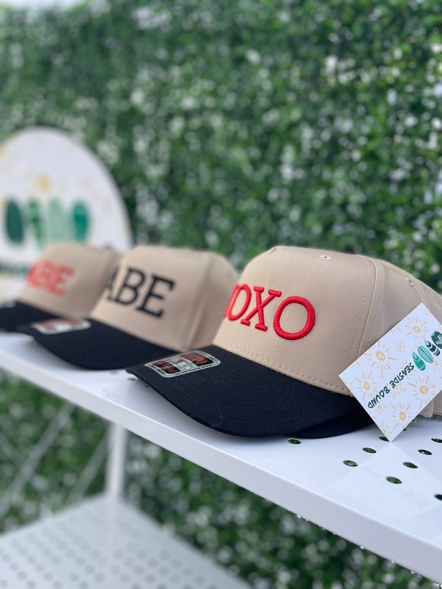 red "XOXO" puff embroidery two-tone canvas Otto 5 panel hat